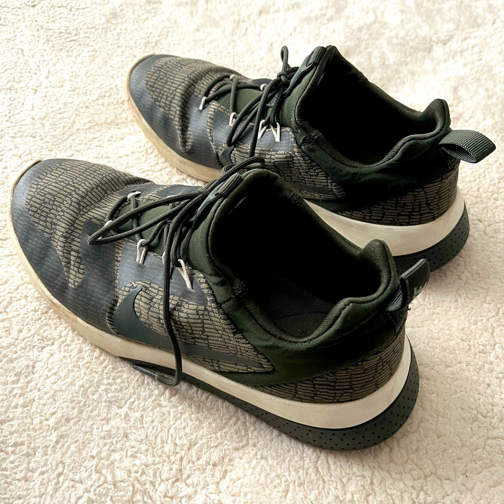Green Nike shoes, Men’s size 8